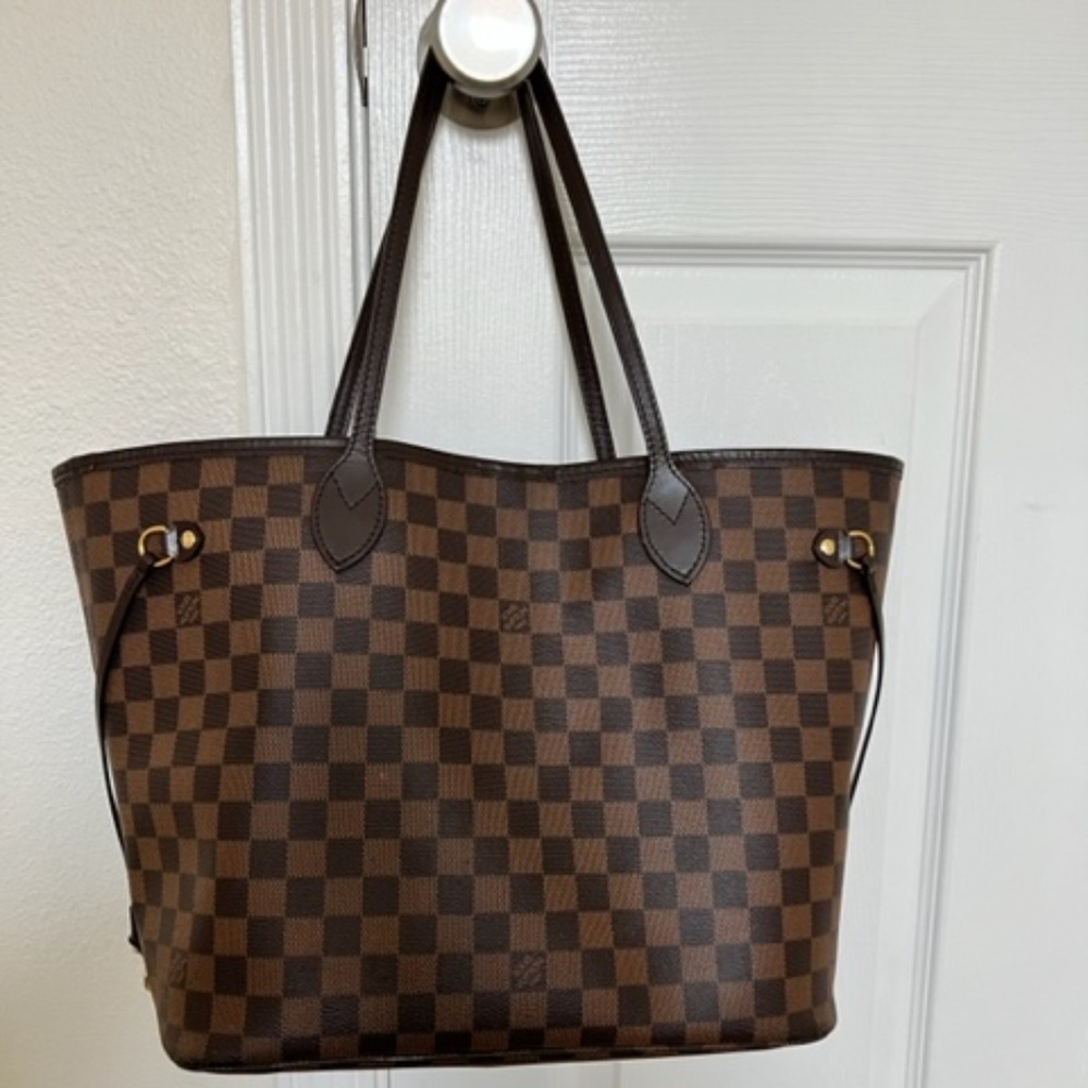 Louis Vuitton Neverfull MM Tote
